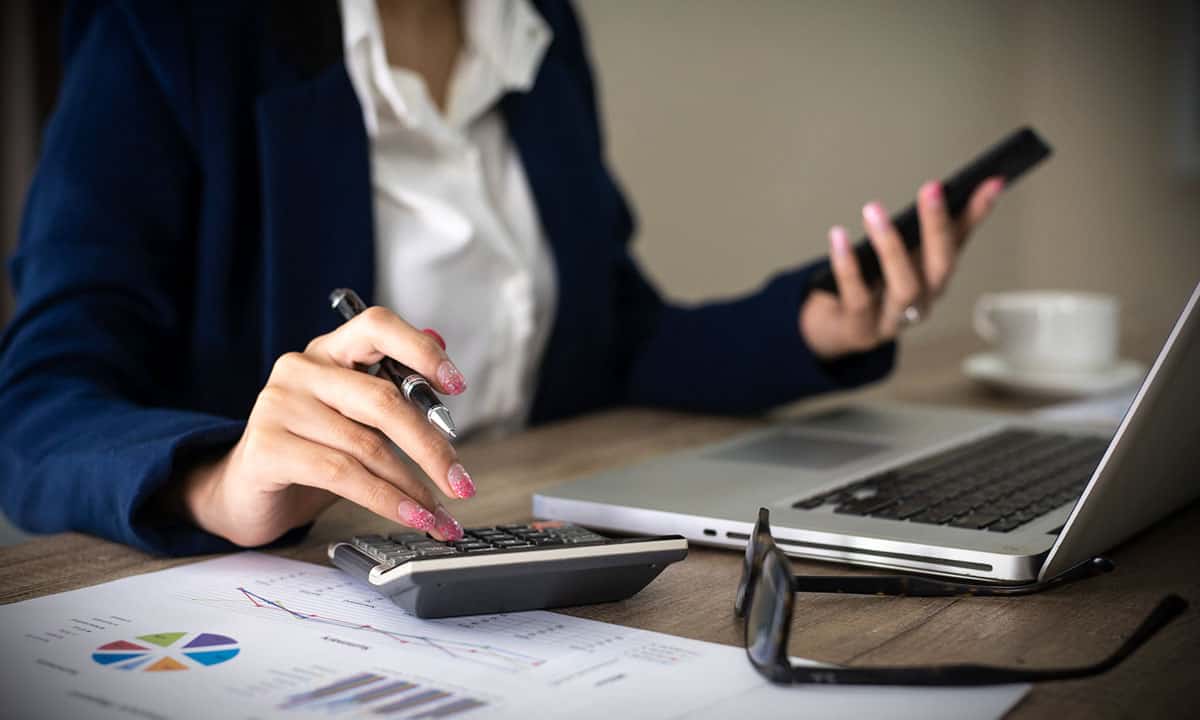 Equipo de Contadores y Administradores Soto Ibarra trabajando en la contabilidad de un cliente